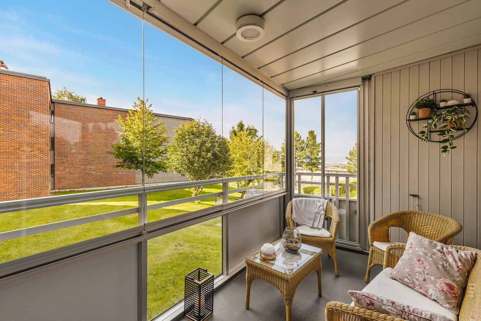 Her nyter du gode solforhold fra ca. kl. 15:00 til solnedgang på sommerstid. Herfra har du også direkte nedgang til plen. Galleribilde