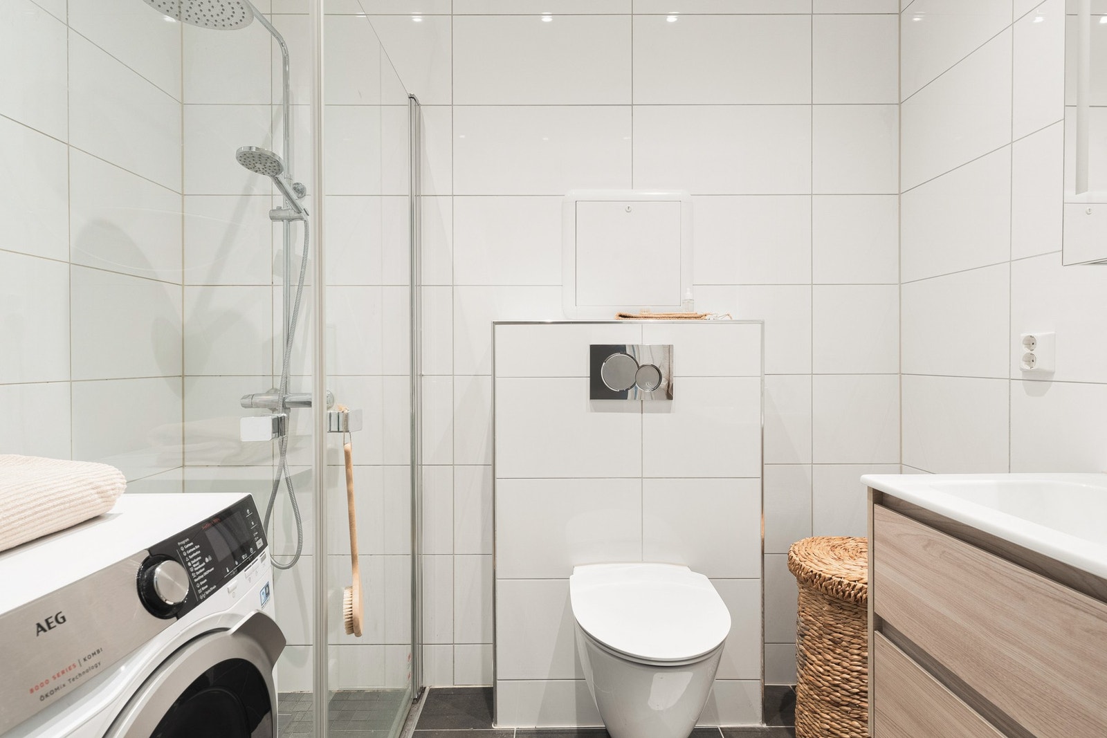 Badet ble helrenovert i 2018 av Komplett Bad AS og Serviceelektriken AS, og fremstår som moderne og stilrent. Galleribilde