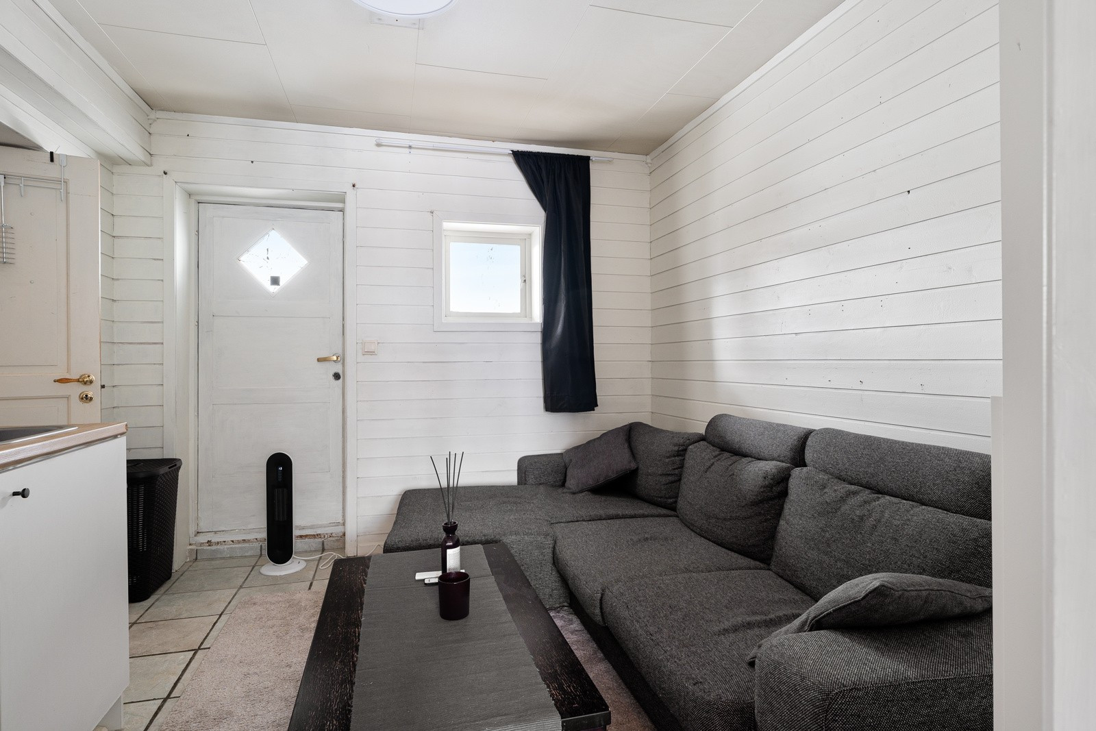 Rom med egen inngang, som er utleid men ikke godkjent