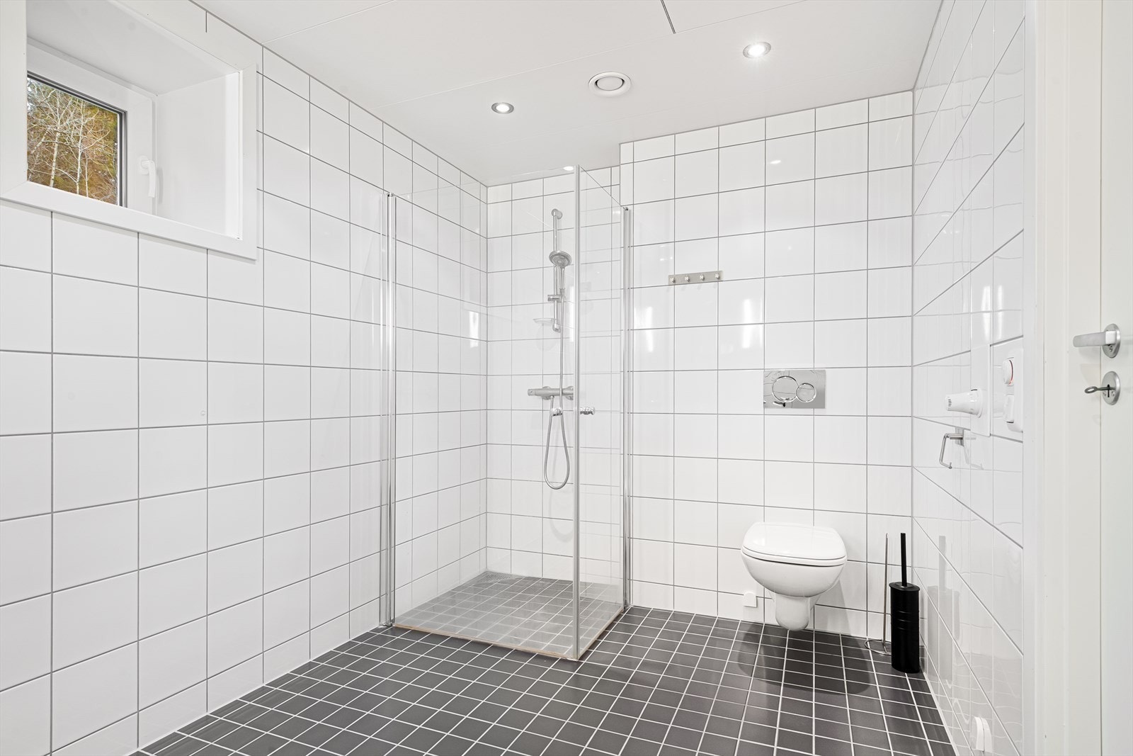 Bad/wc med vannbåren gulvvarme Galleribilde