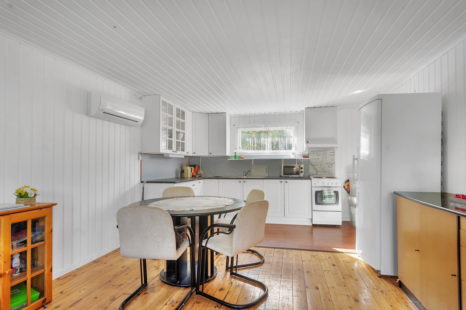 3458052_1-a.jpg Galleribilde