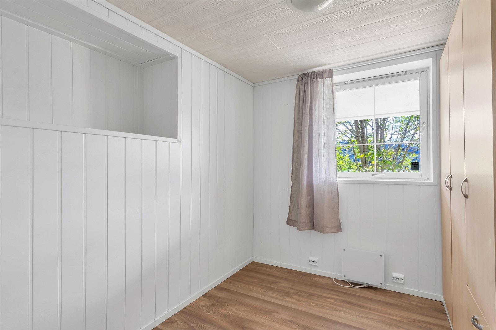 3458044_1-a.jpg Galleribilde