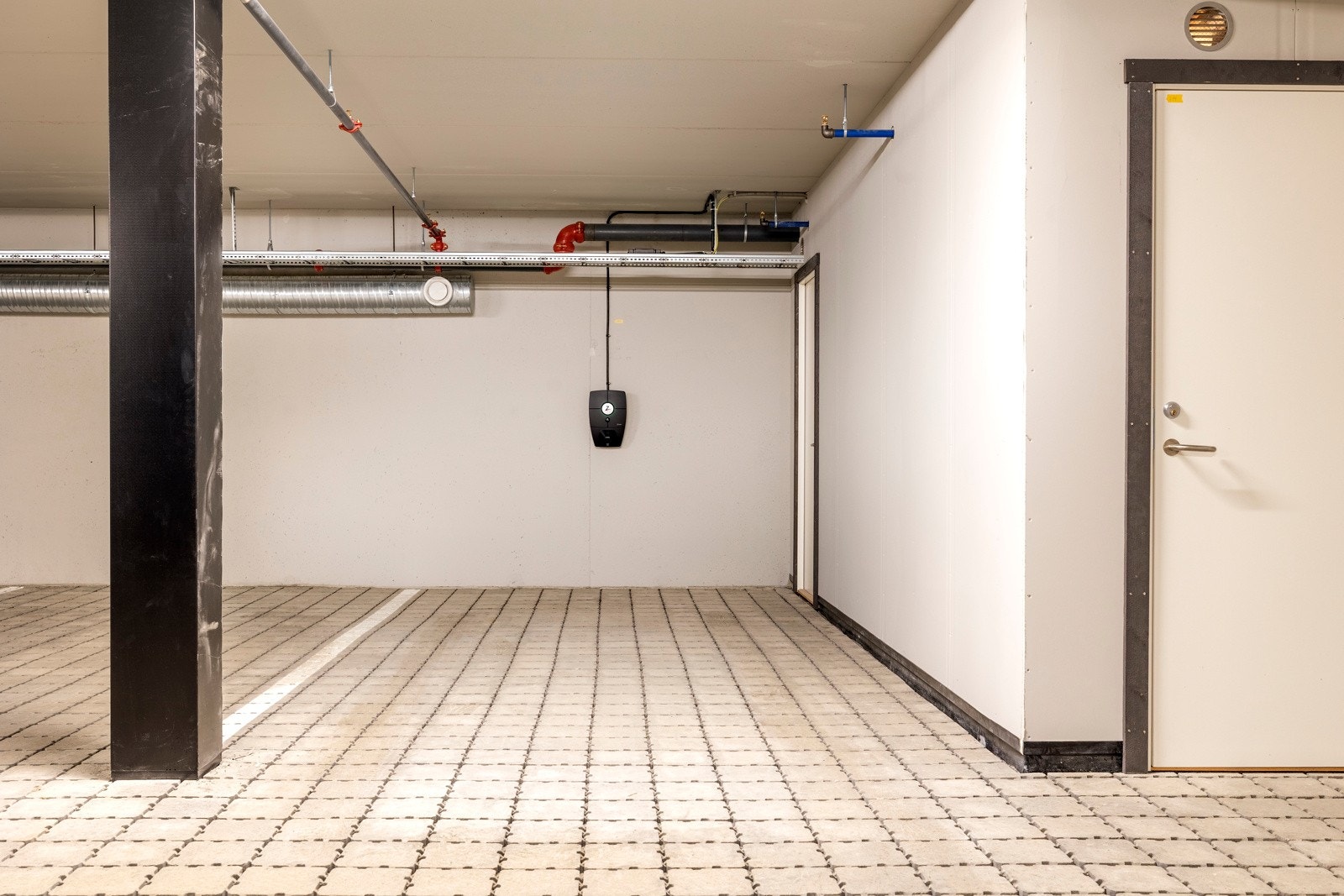 Det medfølger en parkeringsplass i felles garasjekjeller. Galleribilde
