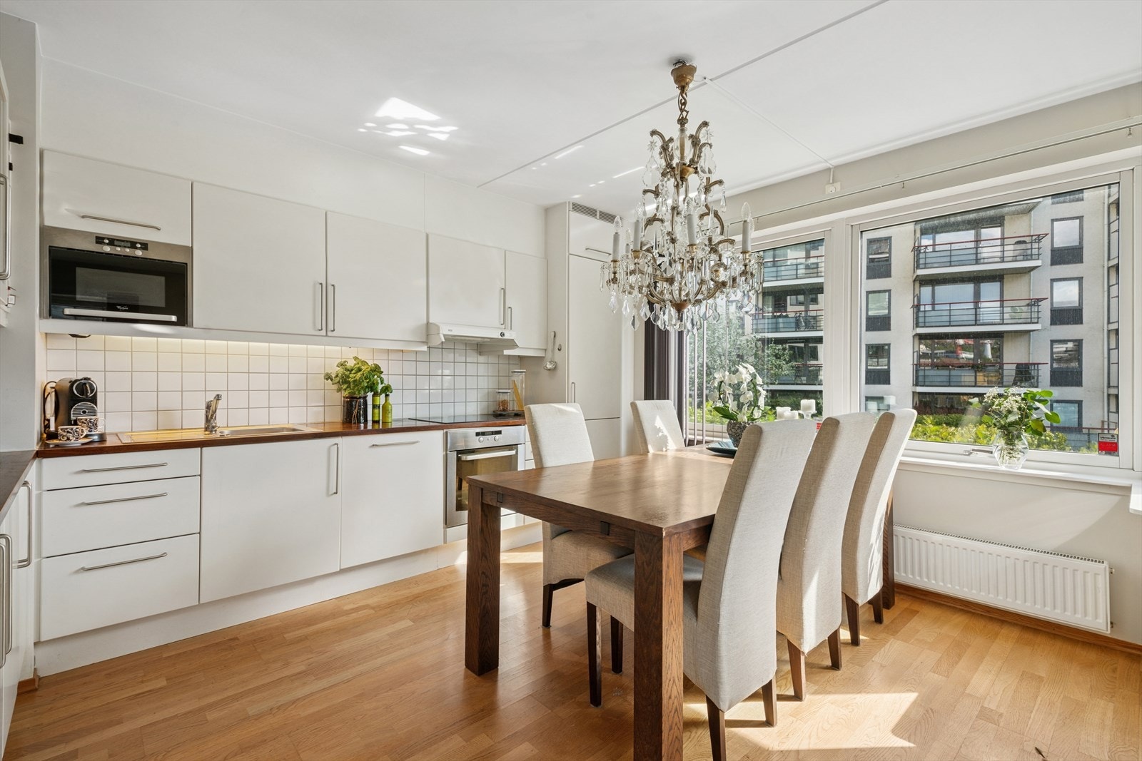 Rundt spisegruppen kan venner og familie samles for et hjemmelaget måltid. Galleribilde