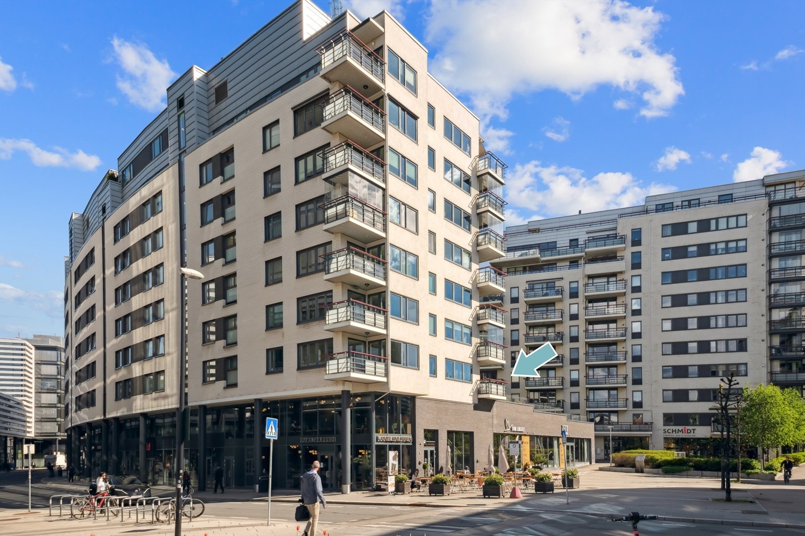 Hjørneleiligheten ligger høyt og fritt i byggets 1. etasje. Galleribilde