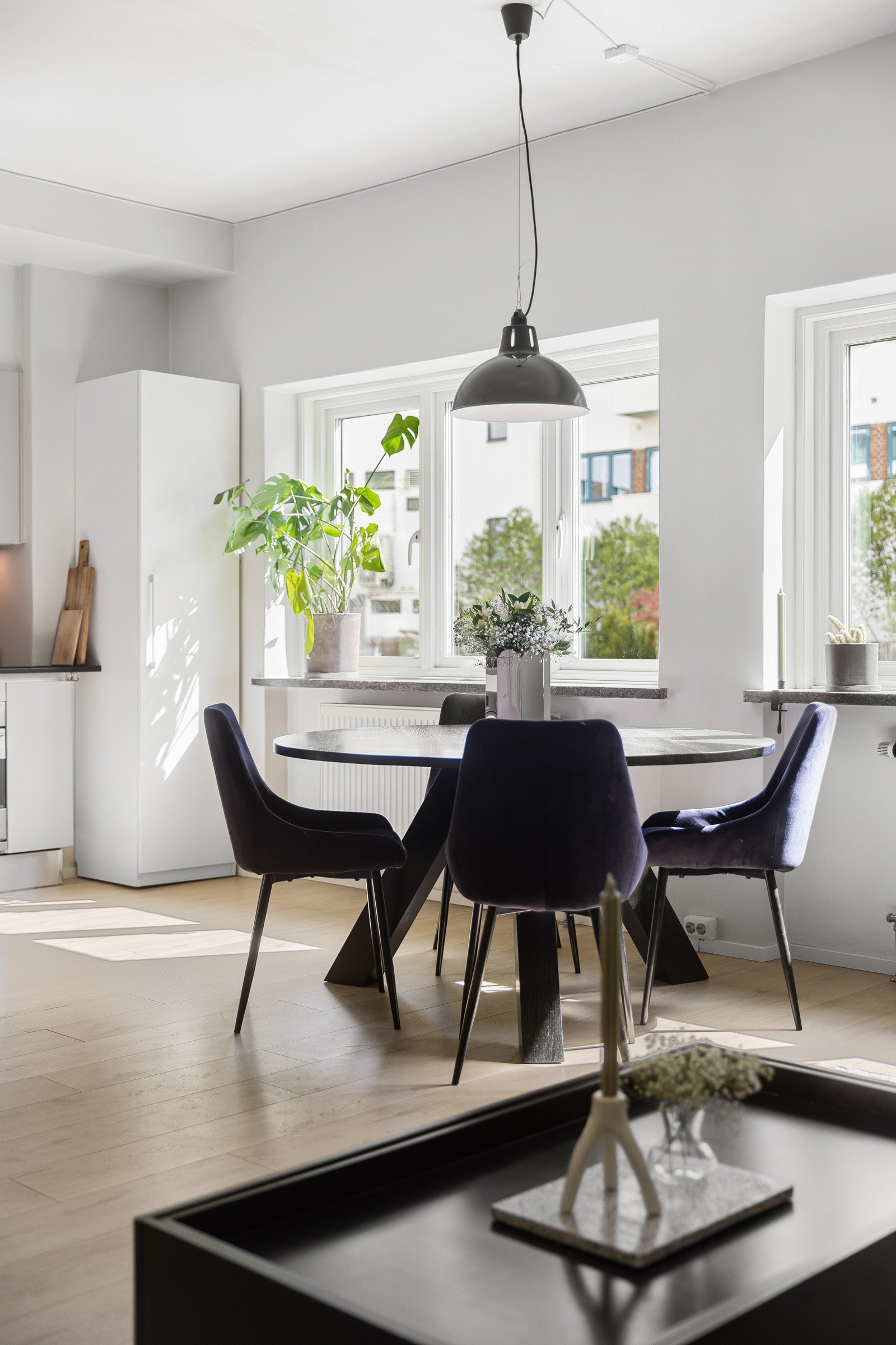 Nytt gulv med gulvvarme i stue/kjøkken og gang i 2018. Galleribilde