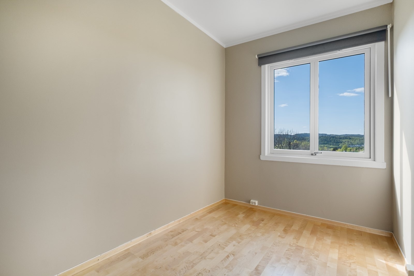 Soverom nr. 3 har godt med plass til seng, kommode eller skrivepult. Galleribilde