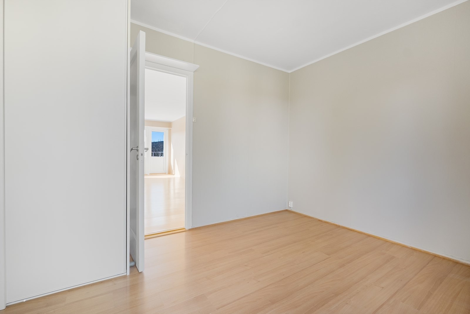 Ellers godt med plass til dobbeltseng, nattbord etc. Galleribilde