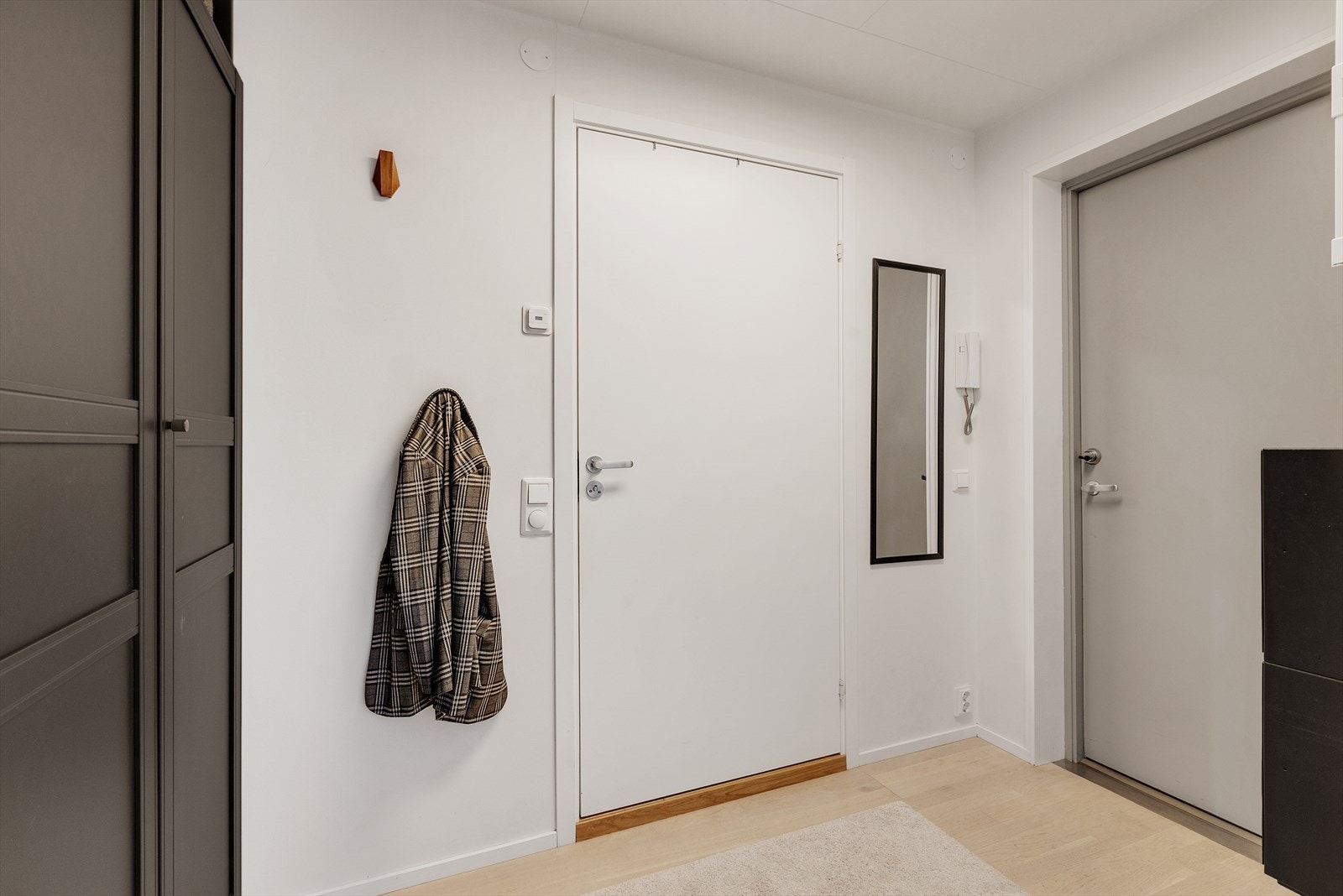 Gå tørrskodd til den oppvarmede garasjen via trapp eller heis Galleribilde