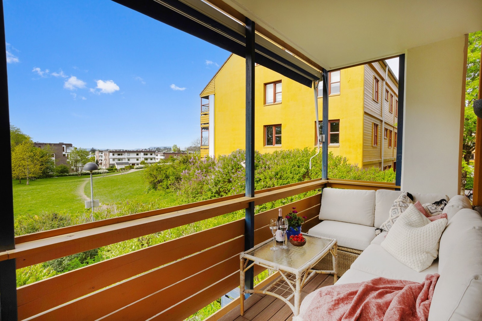 Sydvestvendt balkong. Galleribilde