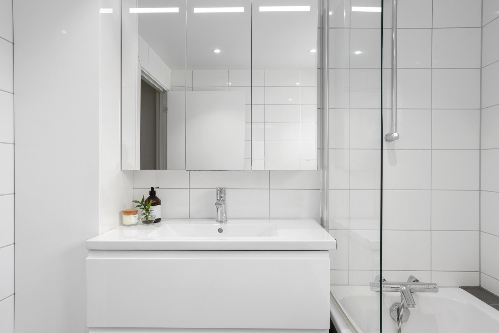 Pent flislagt bad. Galleribilde