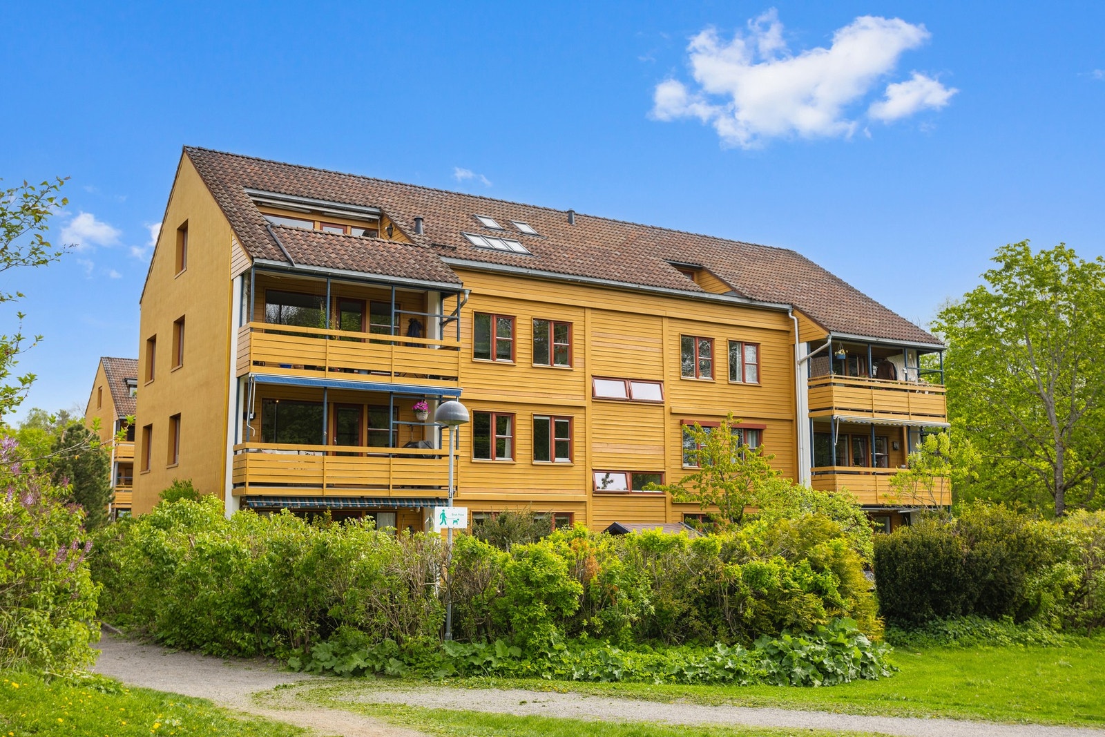 Leiligheten ligger i 2. etasje på venstre side. Galleribilde