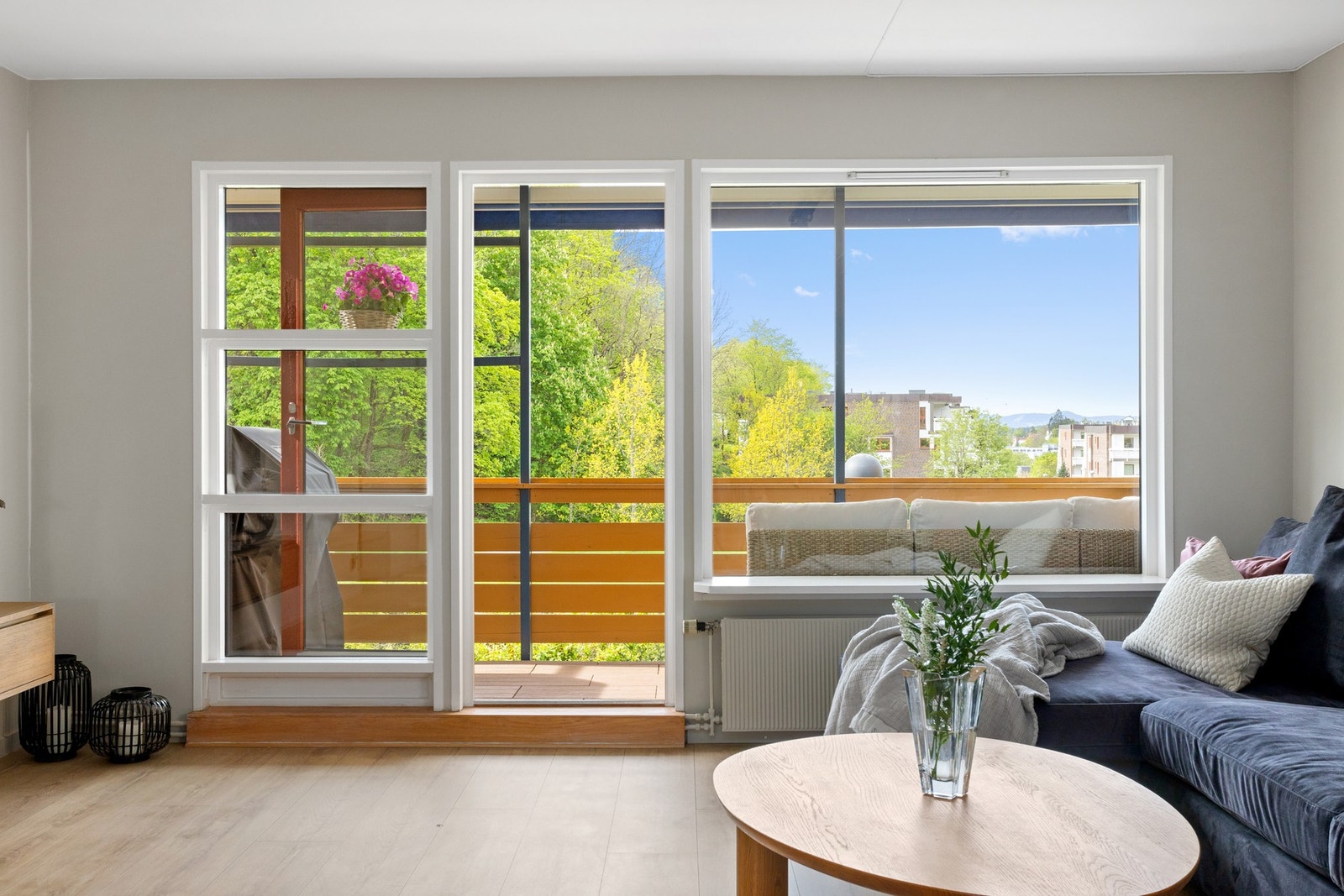 Velkommen til Skøyenveien 83, en attraktiv 4-roms beliggende i Øvre Silkestrå borettslag på Skøyen. Galleribilde