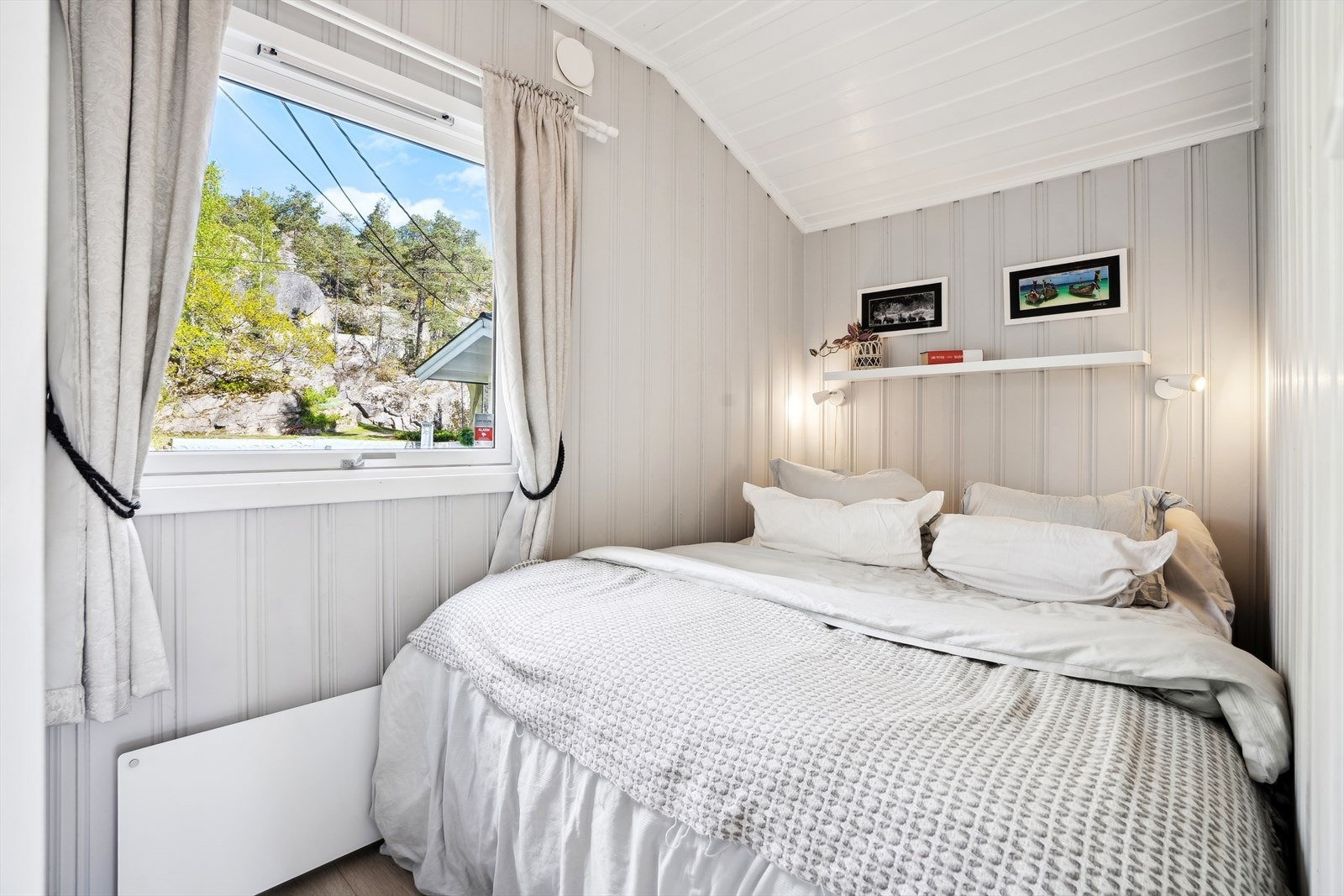 Hytta har 2 soverom - her vises soverom I Galleribilde