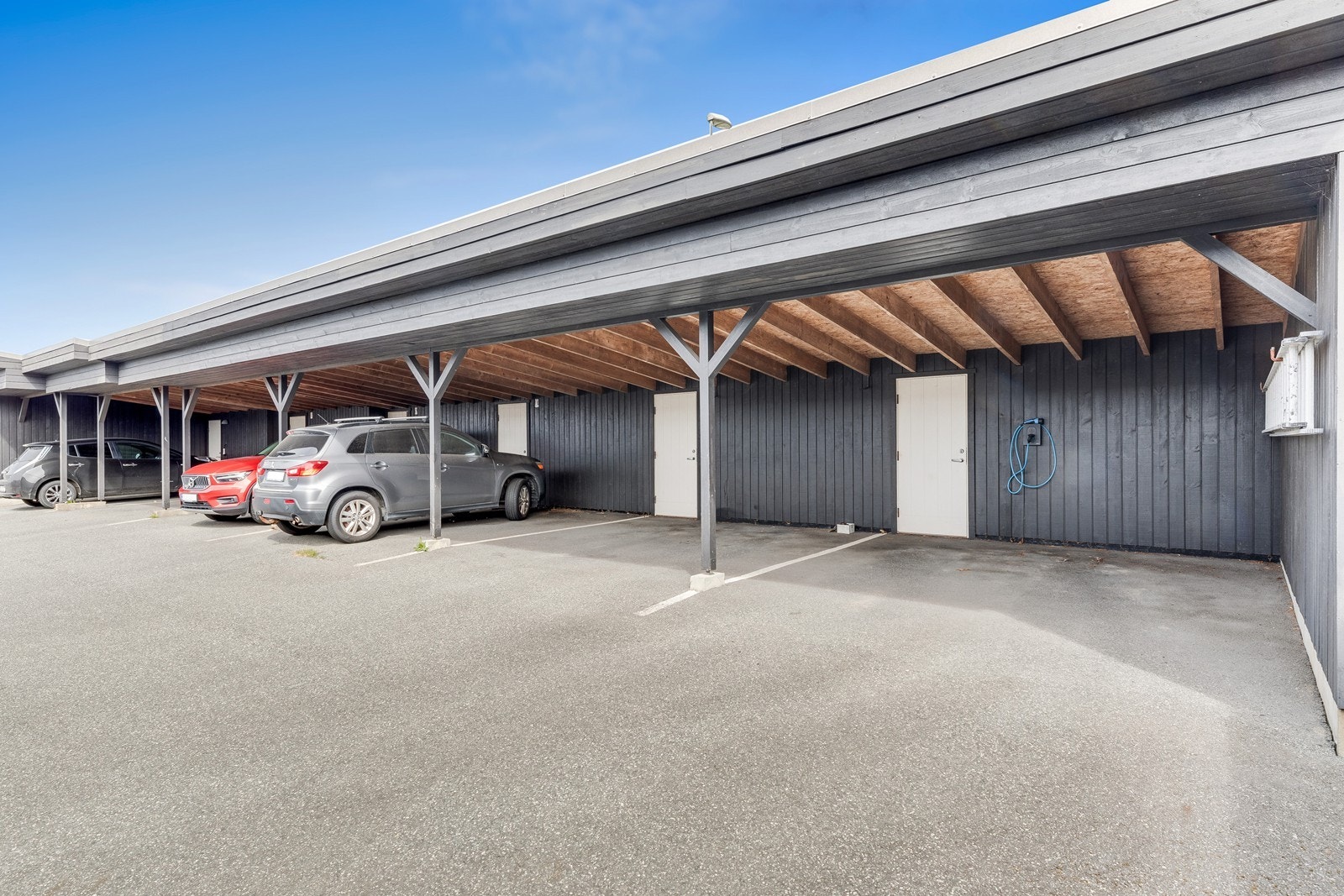Parkering i carport - felles gjesteparkering like ved Galleribilde