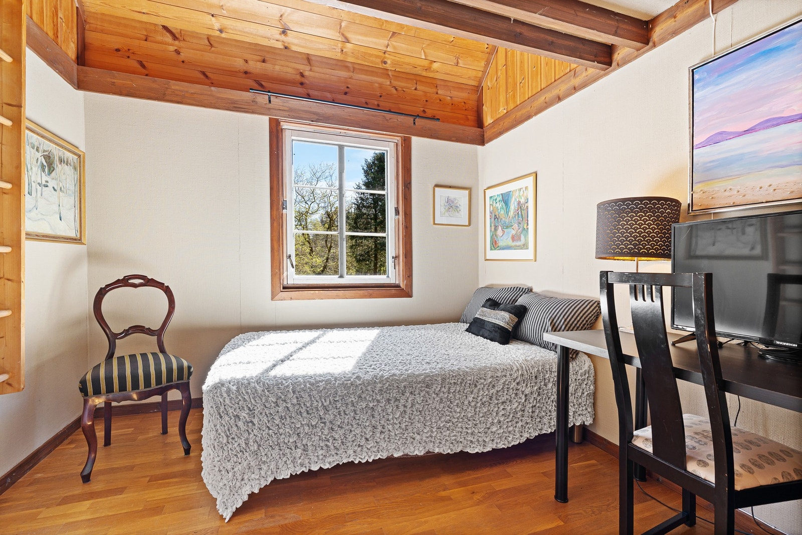 Soverom med hems - ligger i tilbygget Galleribilde