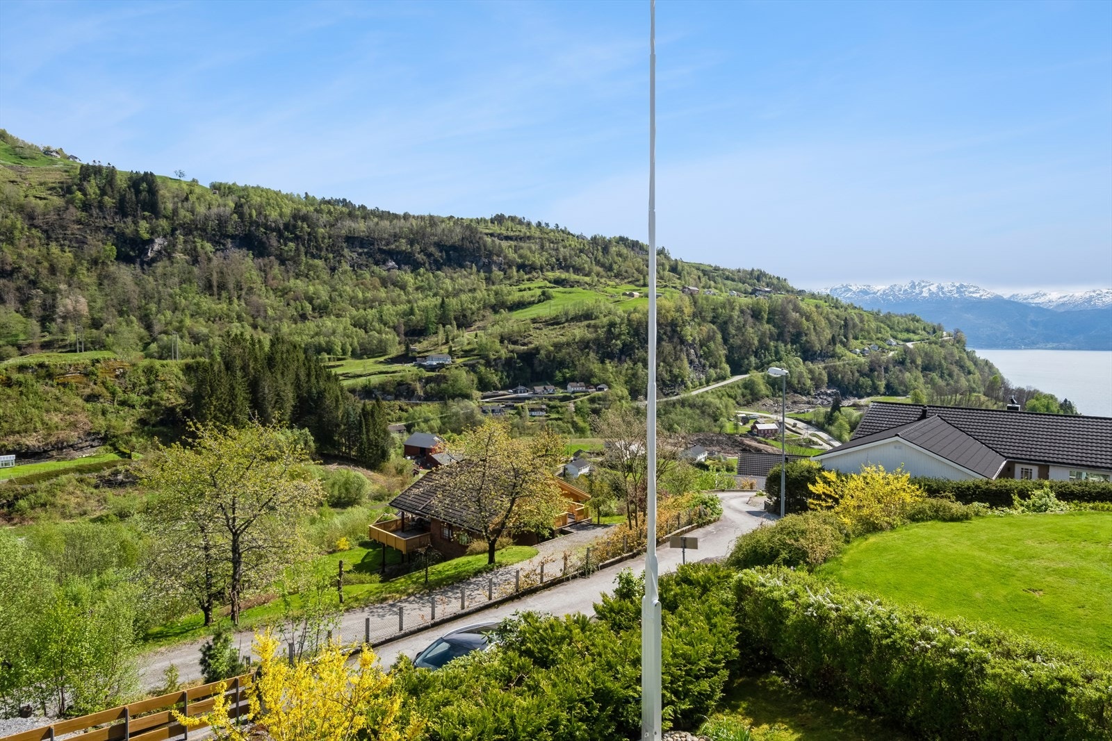 Utsikt mot Berge, Folgefonna og fjorden Galleribilde