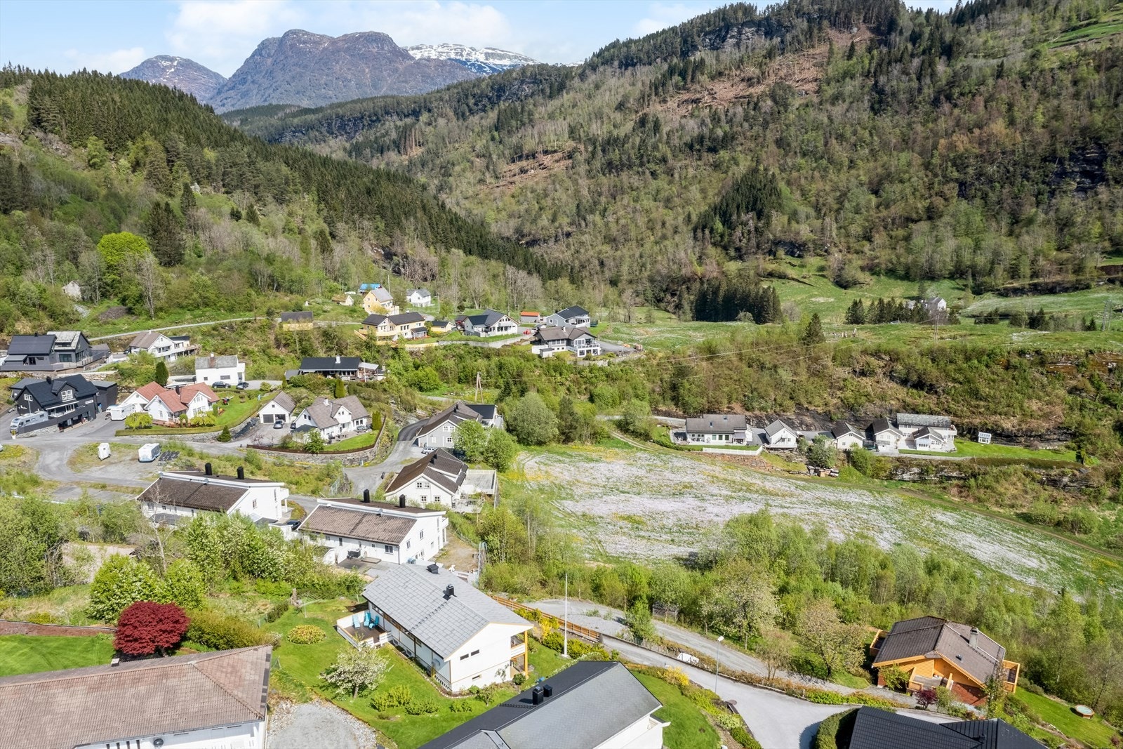 Utsikt mot Berge, Laupsadalen etc. Galleribilde