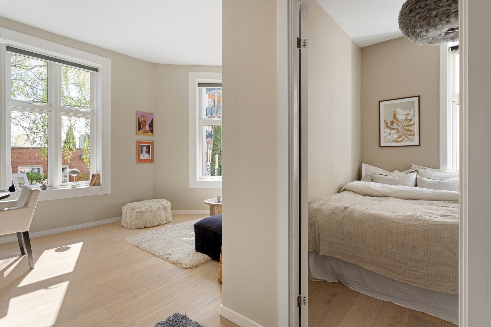 Fra stuen og videre inn til soverommet. Galleribilde