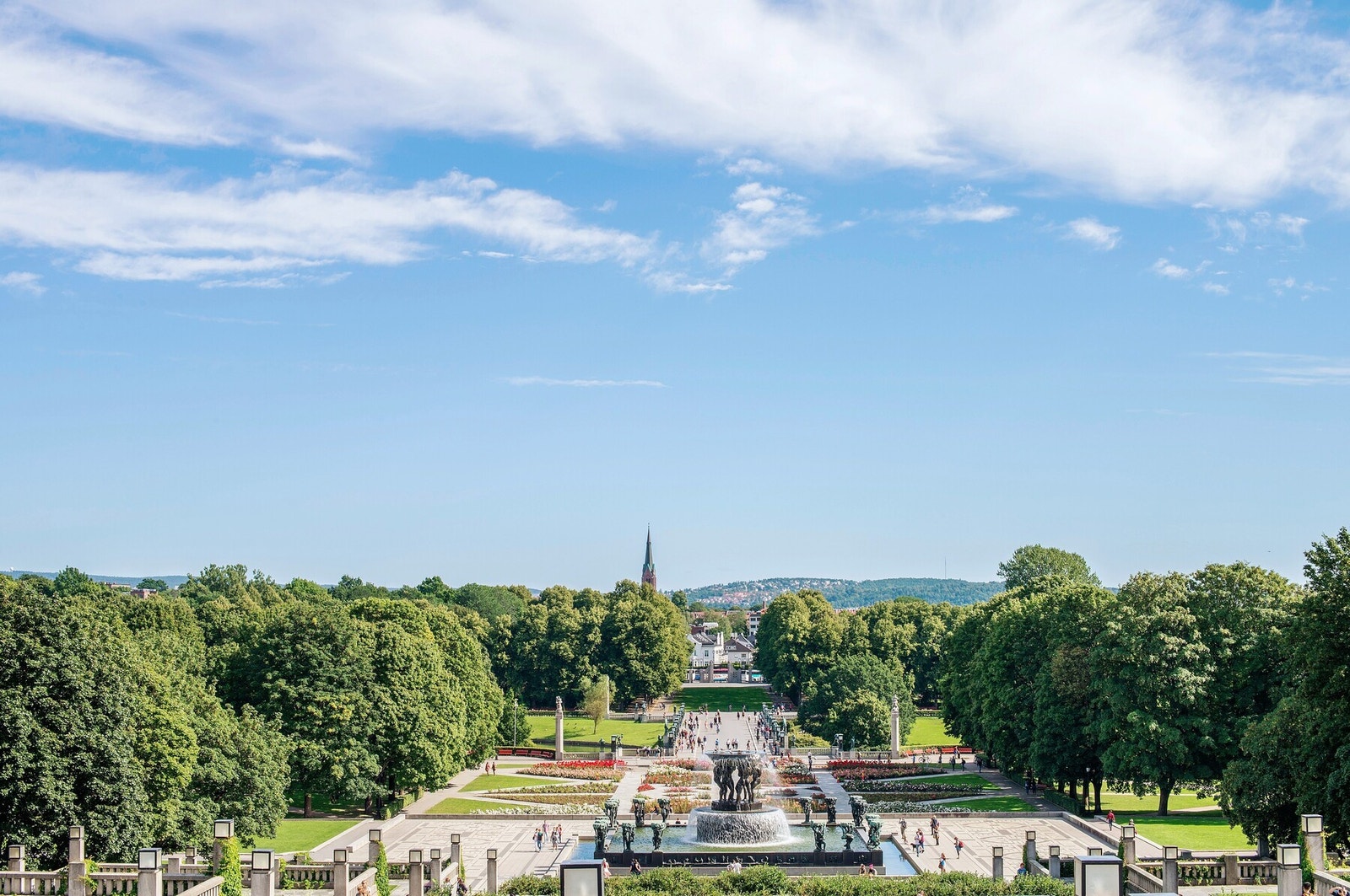 Kort vei til idylliske Frognerparken hvor du kan gå tur i flotte omgivelser. Ved siden av parken finner du populære Frognerbadet. Galleribilde