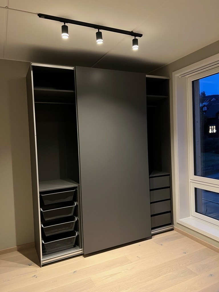 Garderobeskap på soverom- Privat bilde Galleribilde