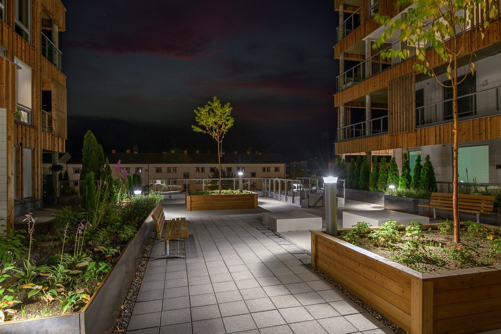 031_Kveldsstemning ved bytorget..jpg Galleribilde