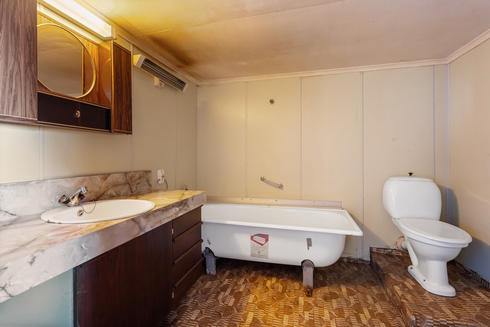 Baderom i kjeller. Galleribilde