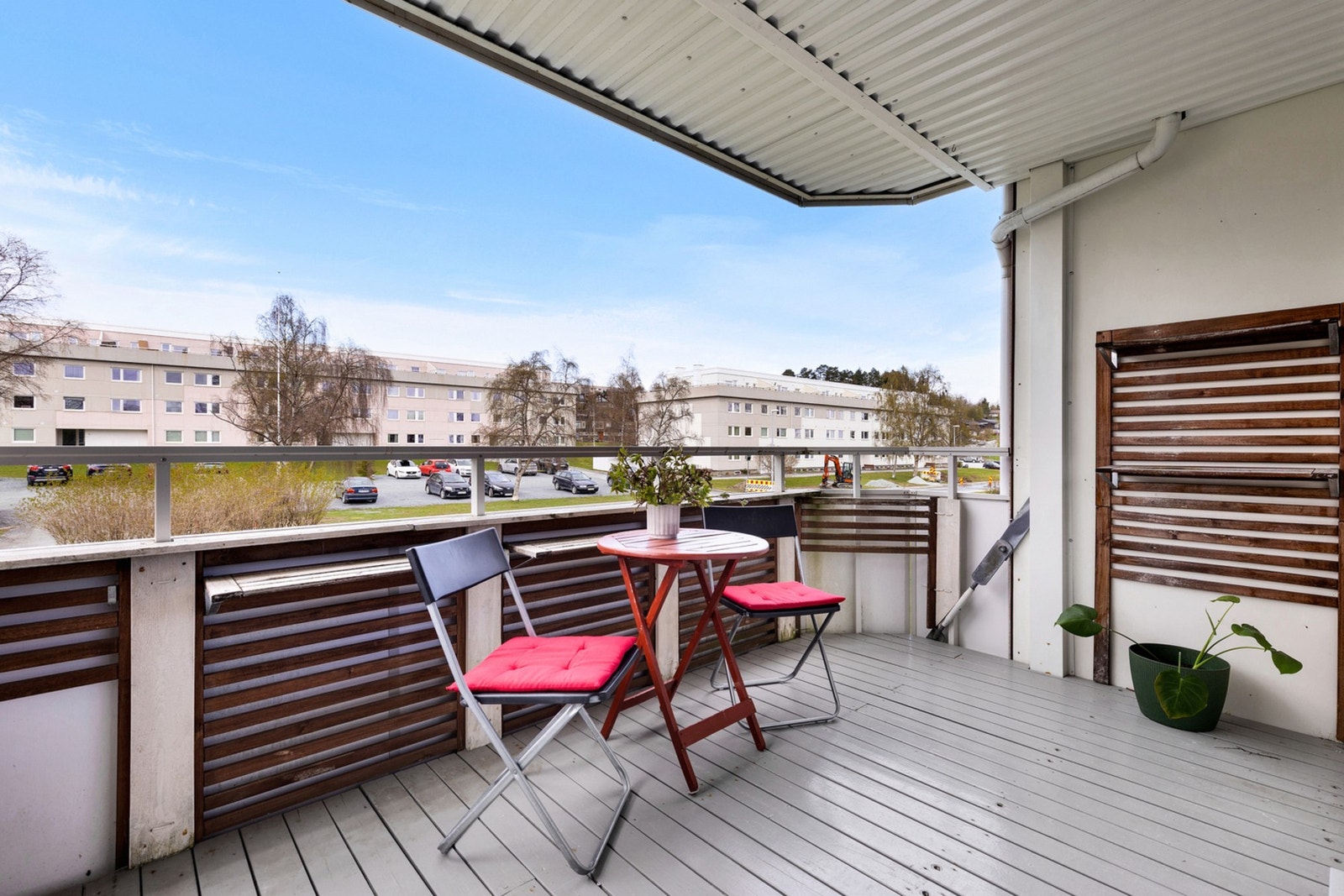 Her er det god plass til både sittegruppe og grill. Galleribilde