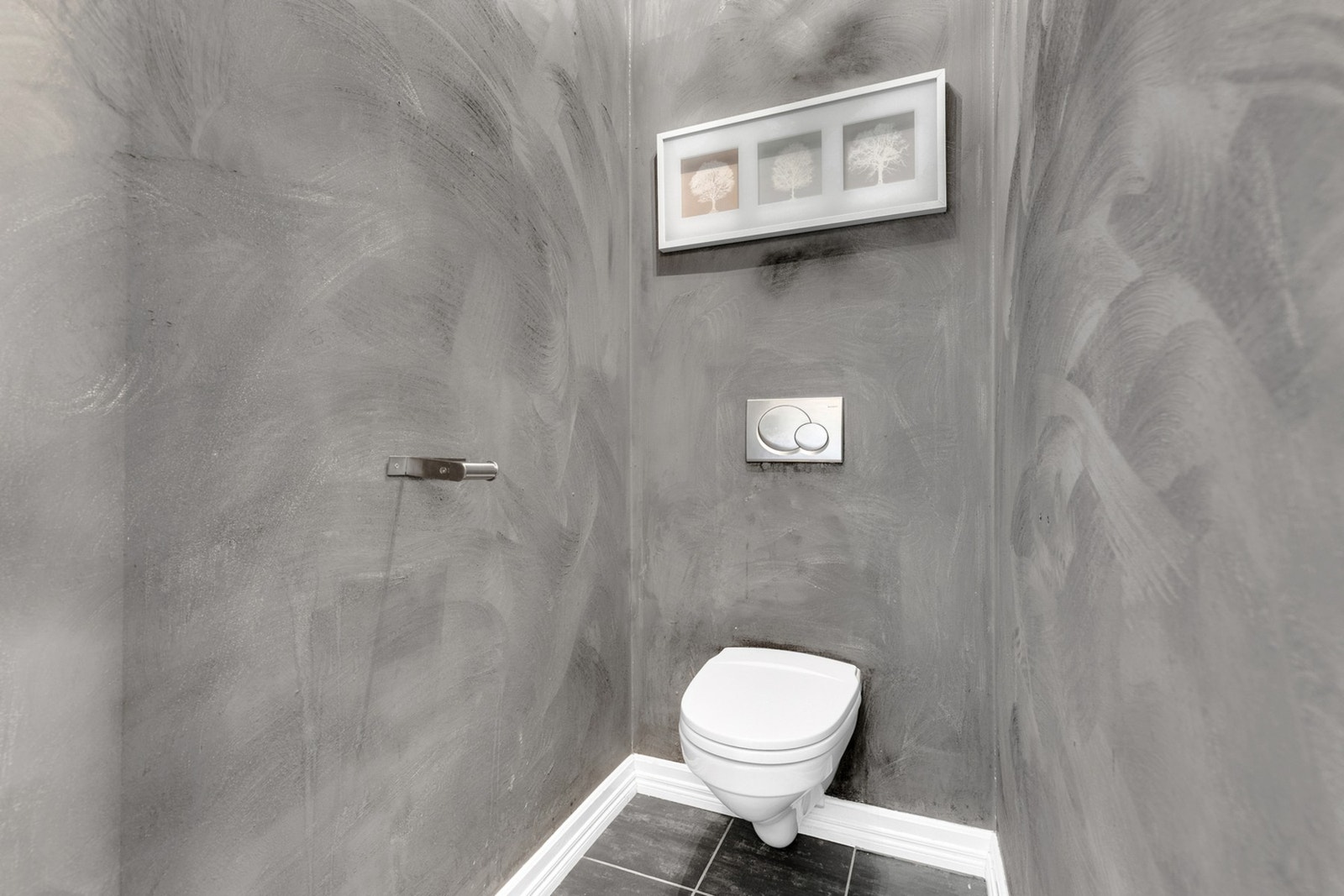 Separat toalettrom ved badet. Galleribilde