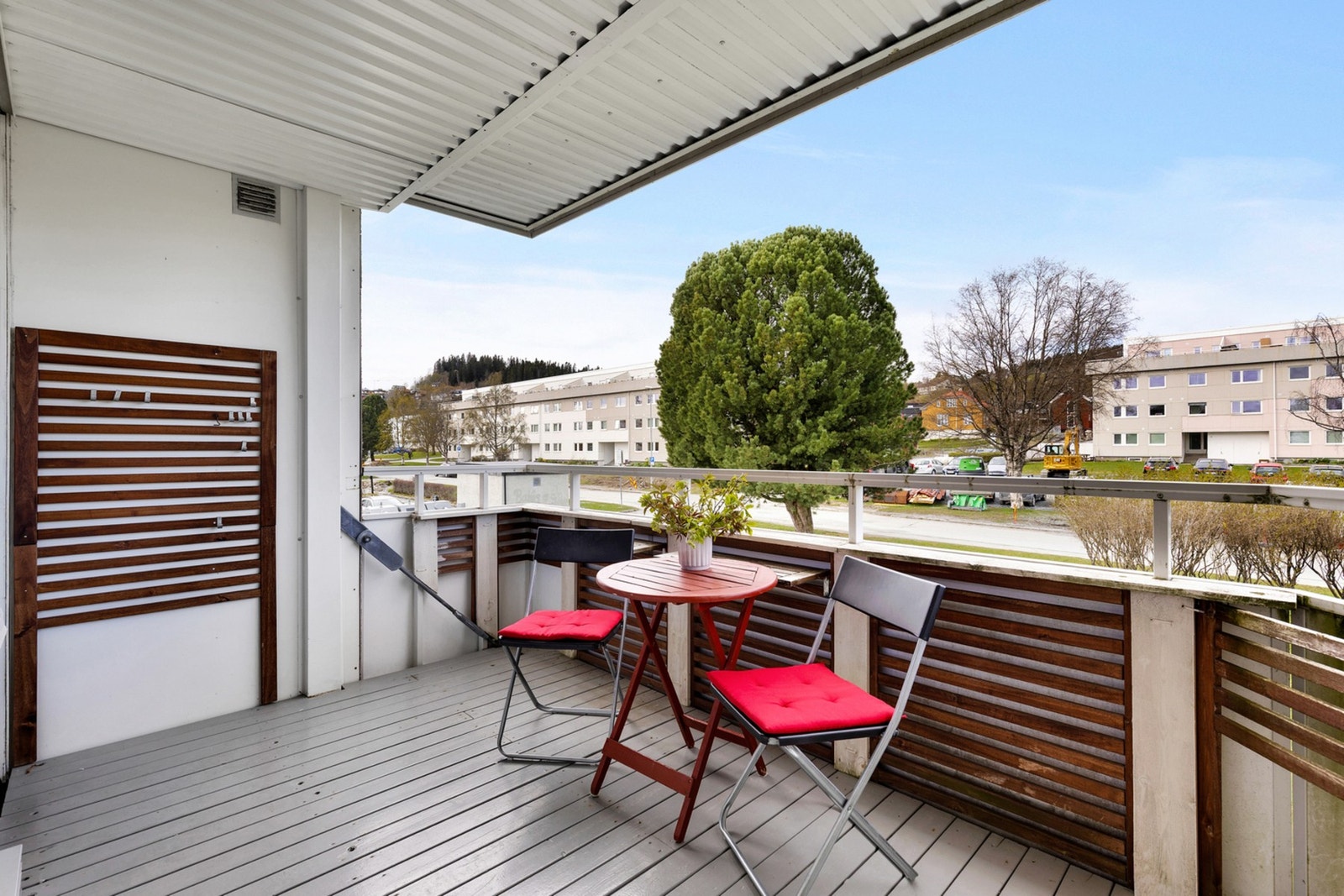 Vestvendt beliggenhet med gode solforhold på ettermiddag og kveld. Galleribilde