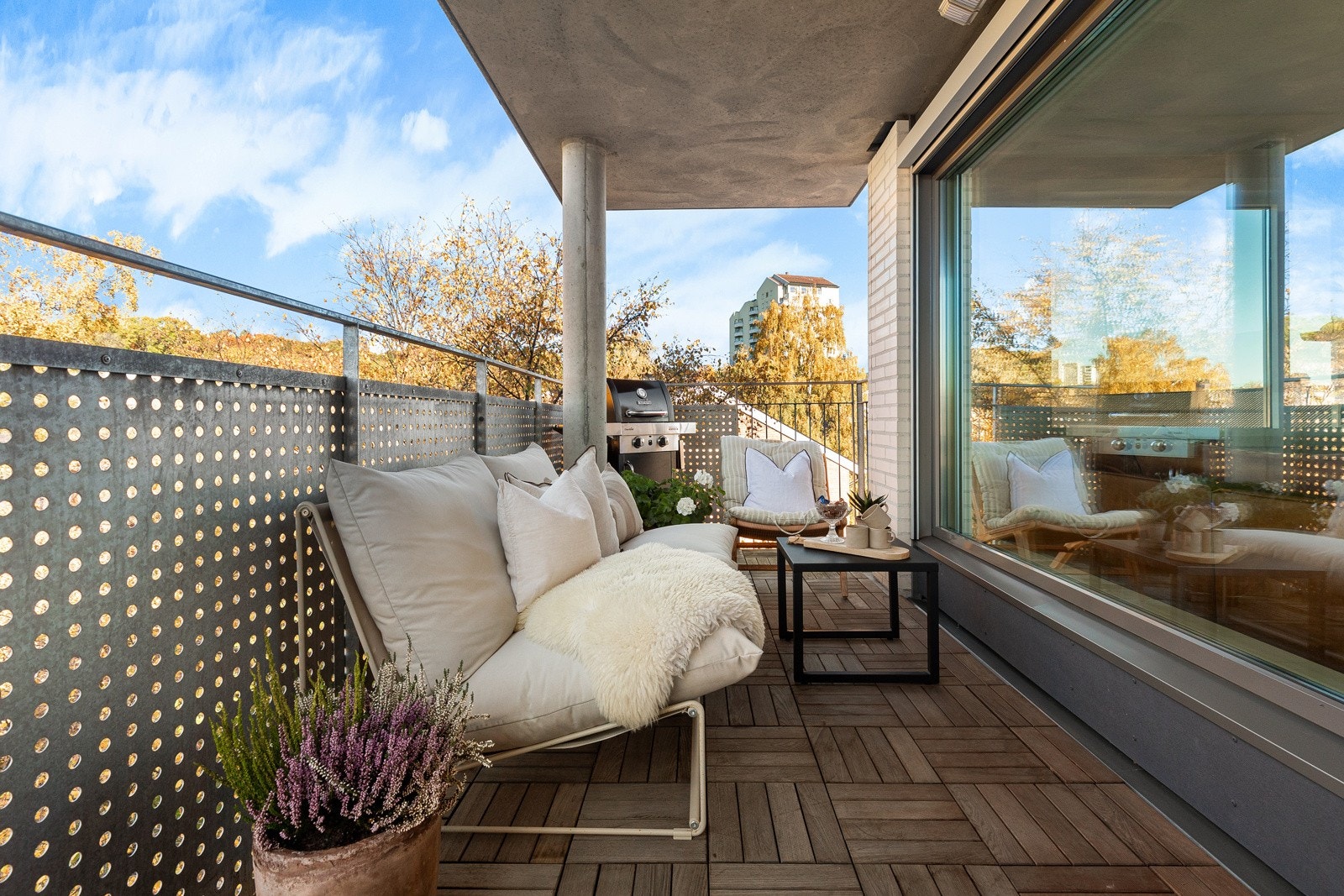 Videre er det montert varmelampe som forlenger sesongen. Galleribilde