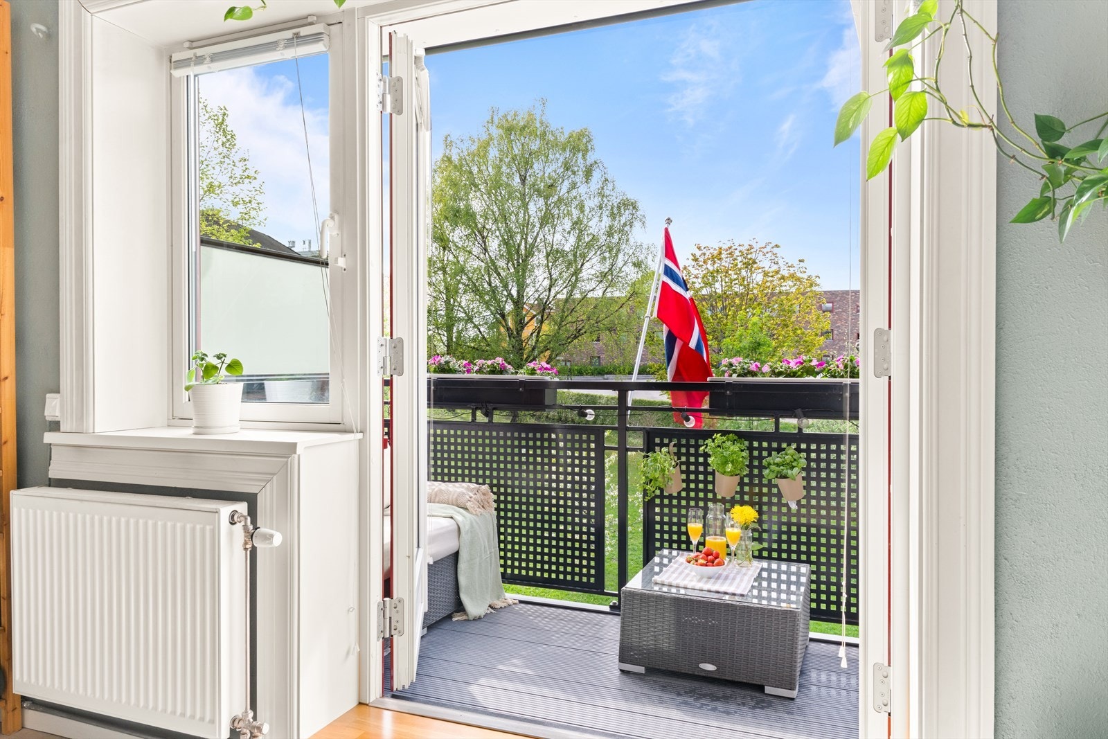 Videre fra stuen har du utgang til en nydelig vestvendte balkongen på 4 m². Galleribilde