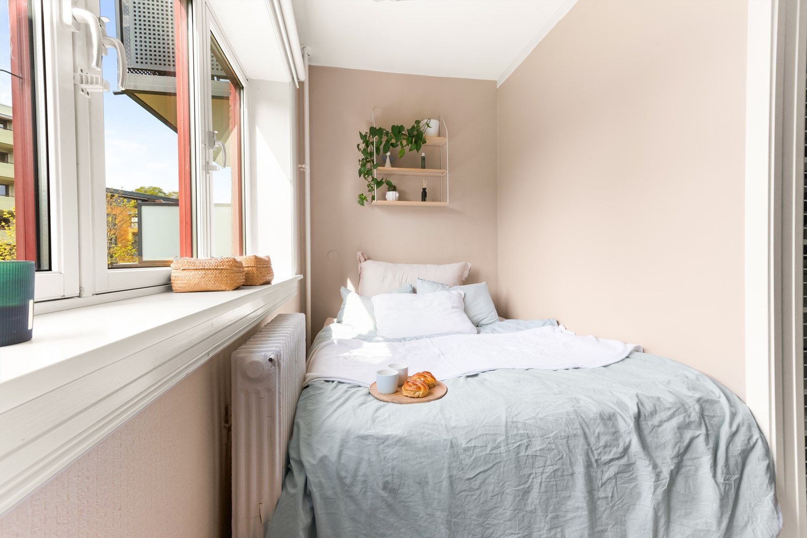 For oppbevaring er det plass til en kommode eller et mindre skap. Galleribilde