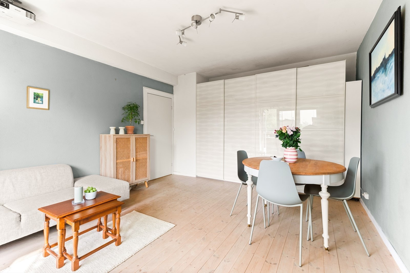 Varmtvann, fyring og internett inkl. i felleskostnadene. Galleribilde