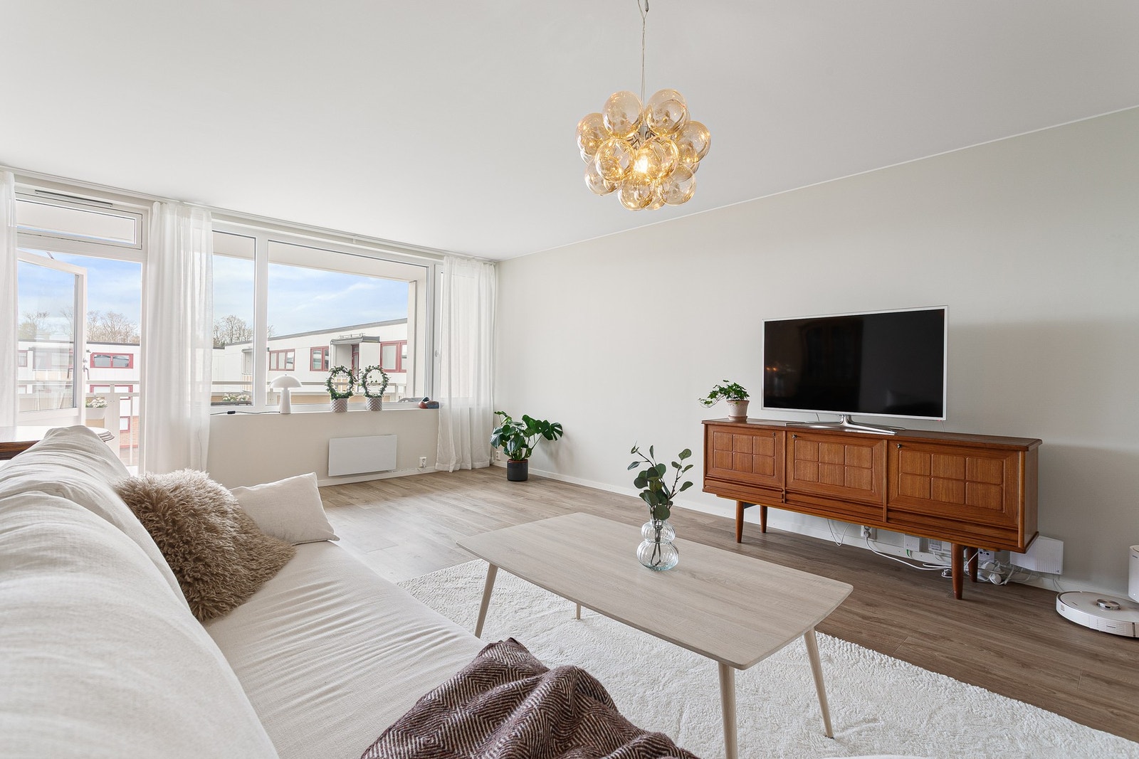 Særdeles lekker og stor 4-roms toppleilighet i lavblokk. Galleribilde