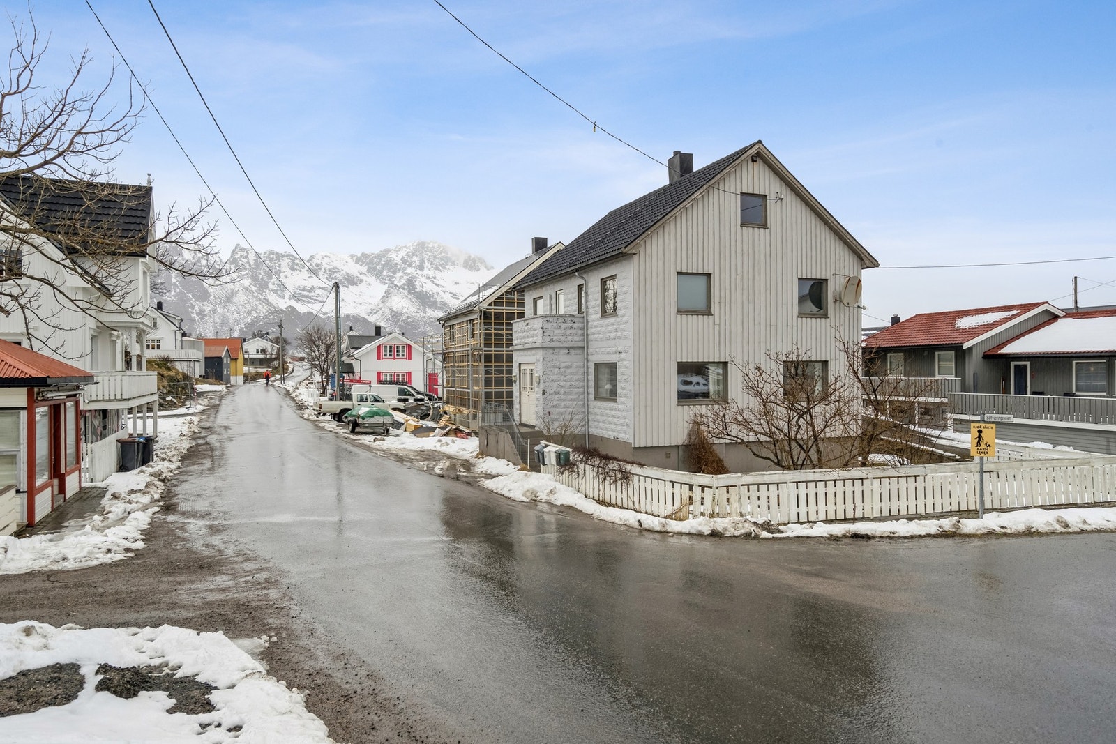 Fasade som viser sør og vestsiden av boligen Galleribilde