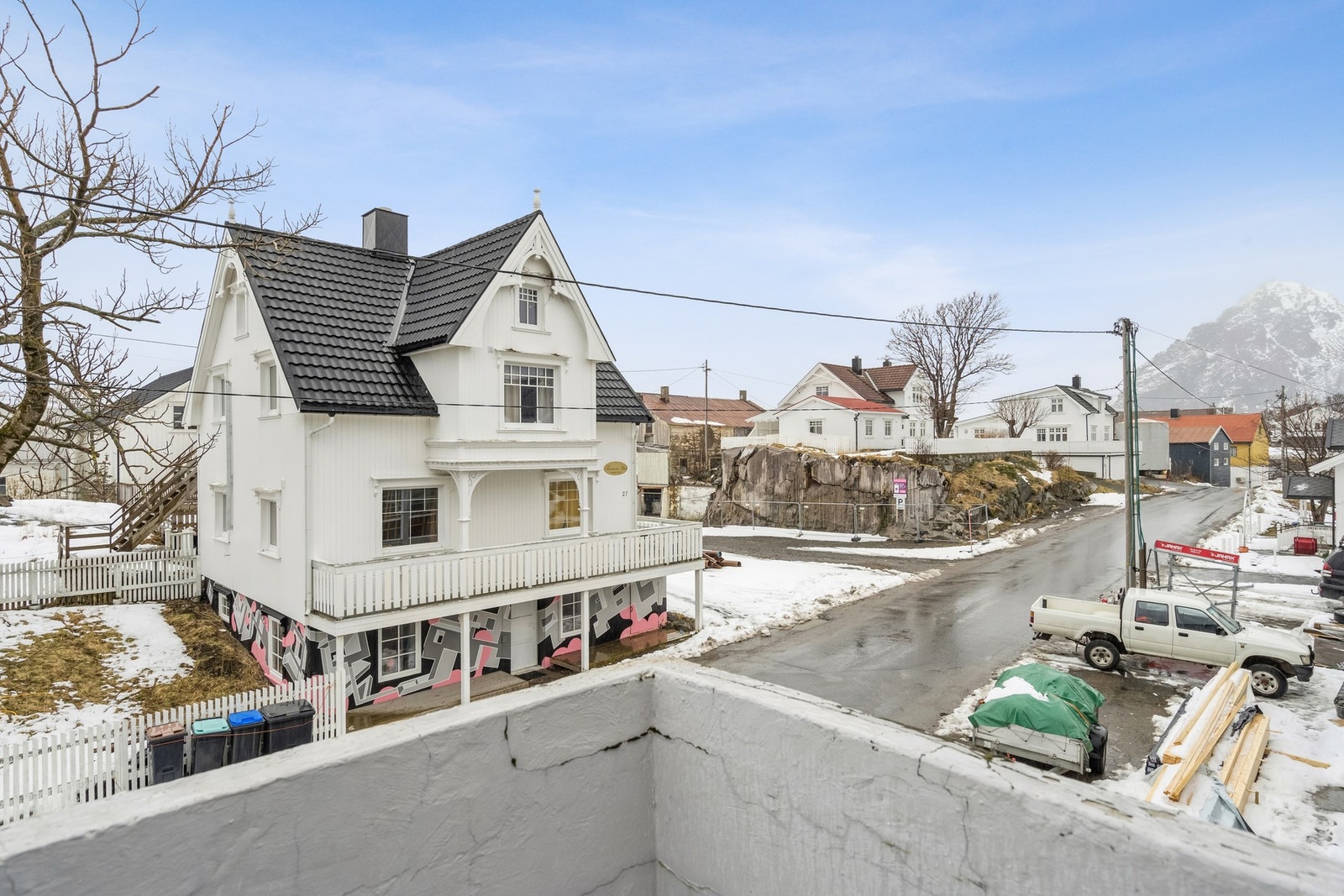 Utsiktsbilde fra takterrasse over inngangsparti Galleribilde