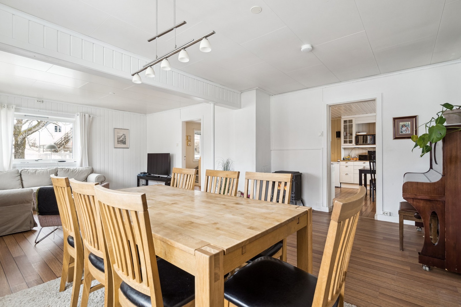 Spisestue ved kjøkkenet Galleribilde