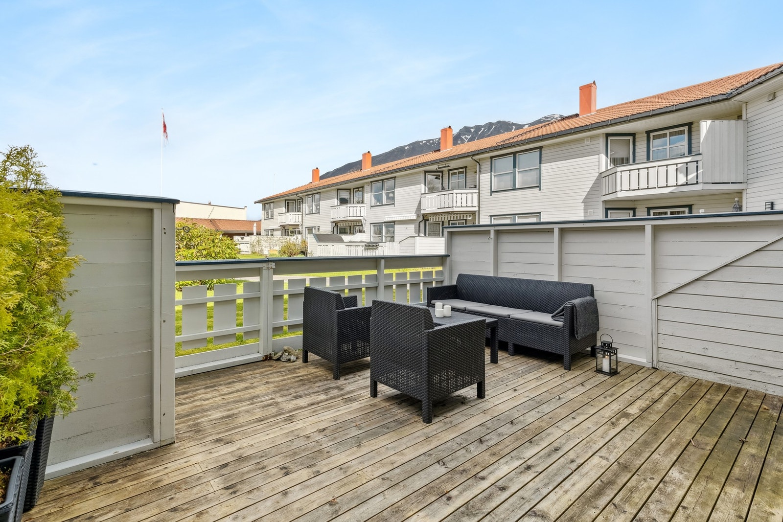 Terrassen er vestvendt, og kan by på kveldssol Galleribilde