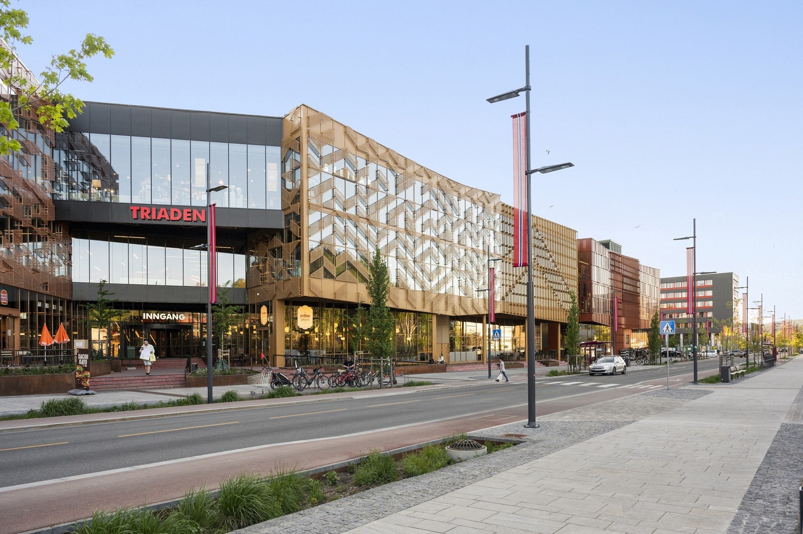 Kort gangavstand til attraktive Triaden shoppingsenter fra leiligheten med over 100 butikker! Galleribilde