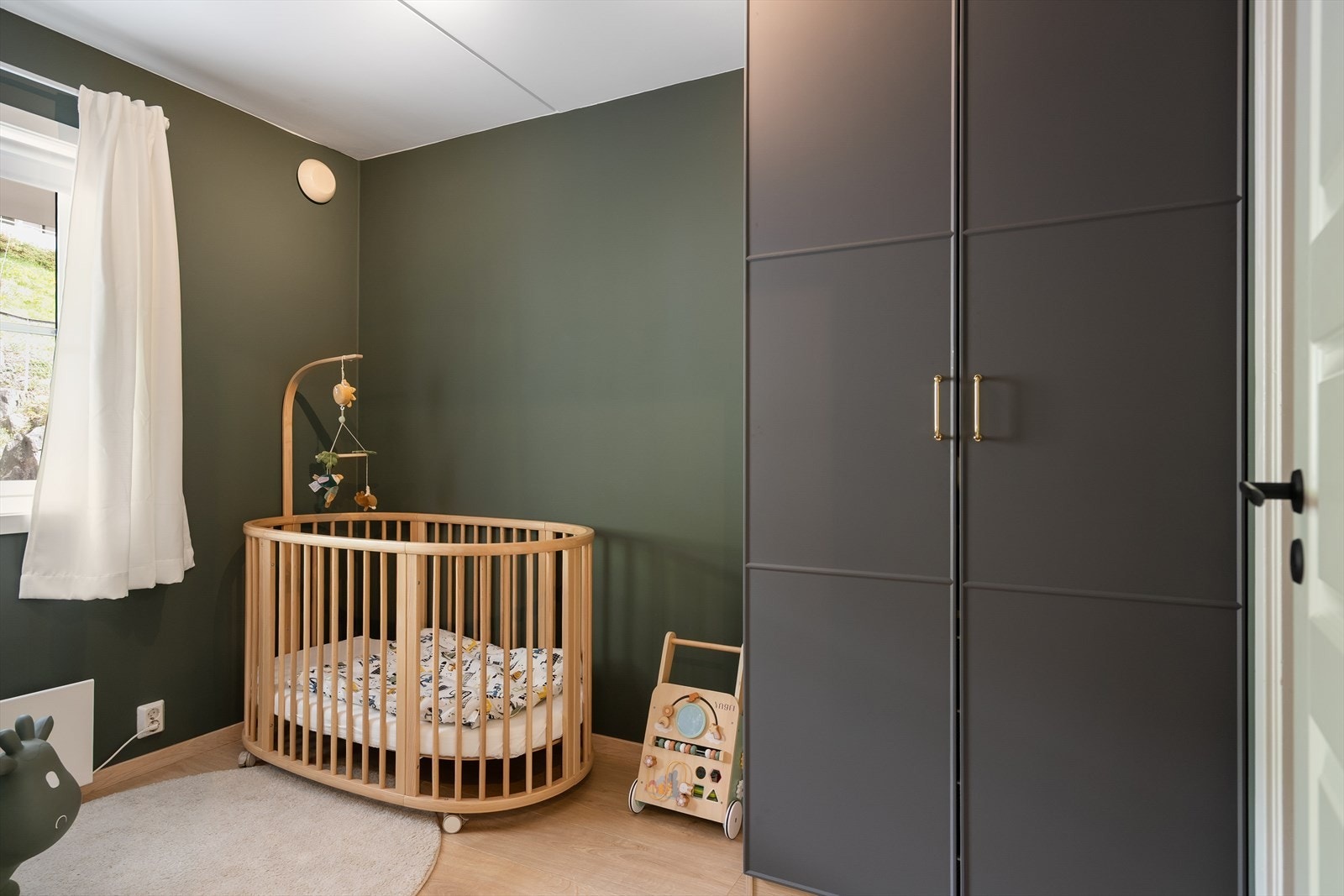 Soverom nr. 2 også av fin størrelse Galleribilde
