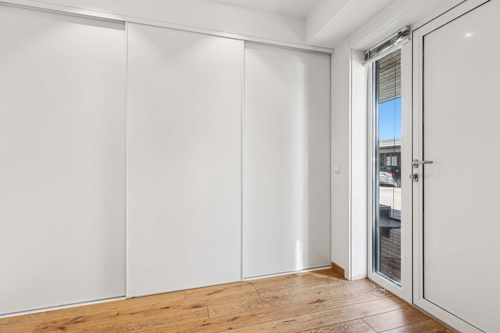 Leiligheten ønsker deg velkommen med en romslig og innbydende entré. Galleribilde