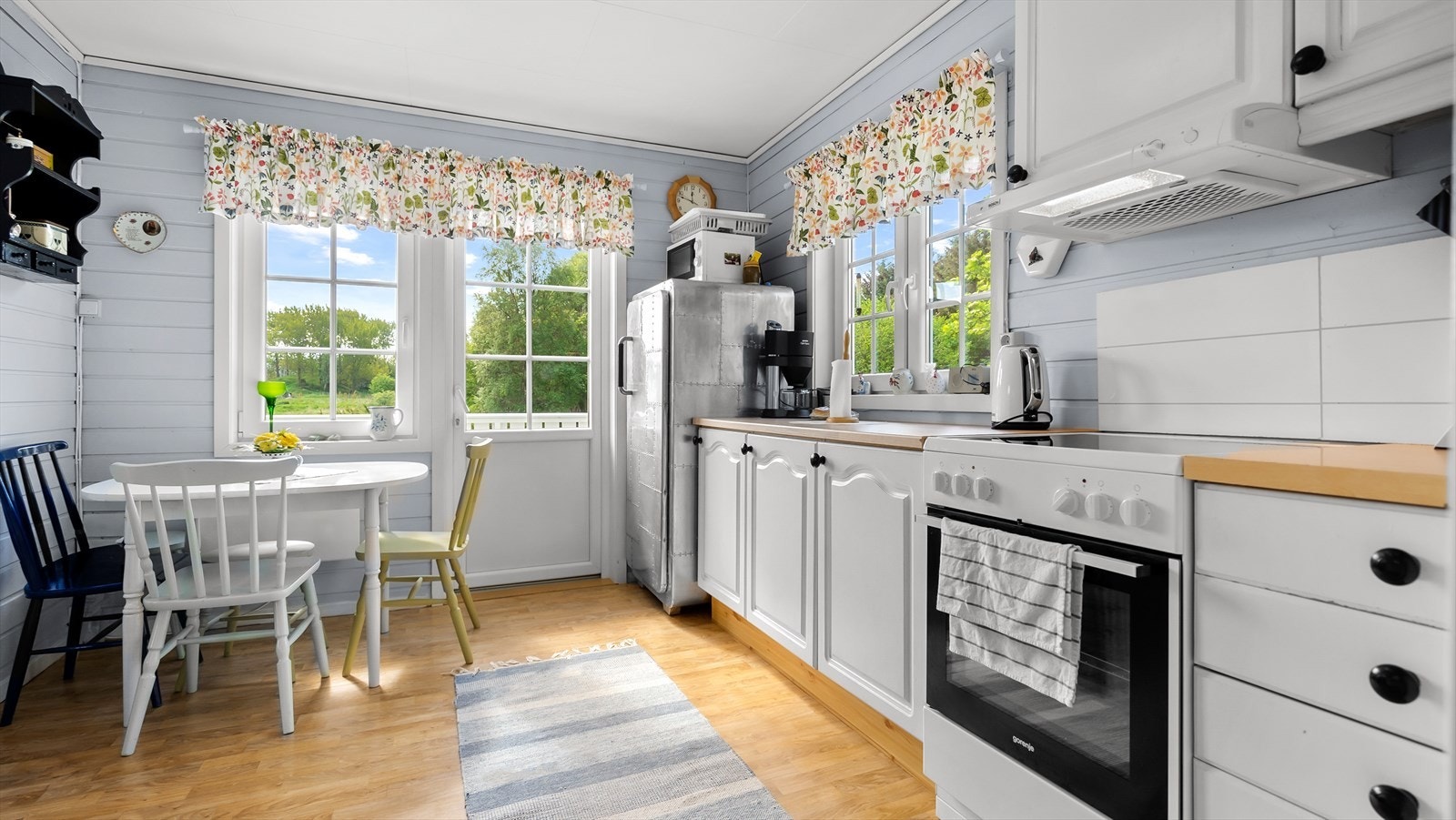 Utgang til terrasse frå kjøkkenet. Galleribilde