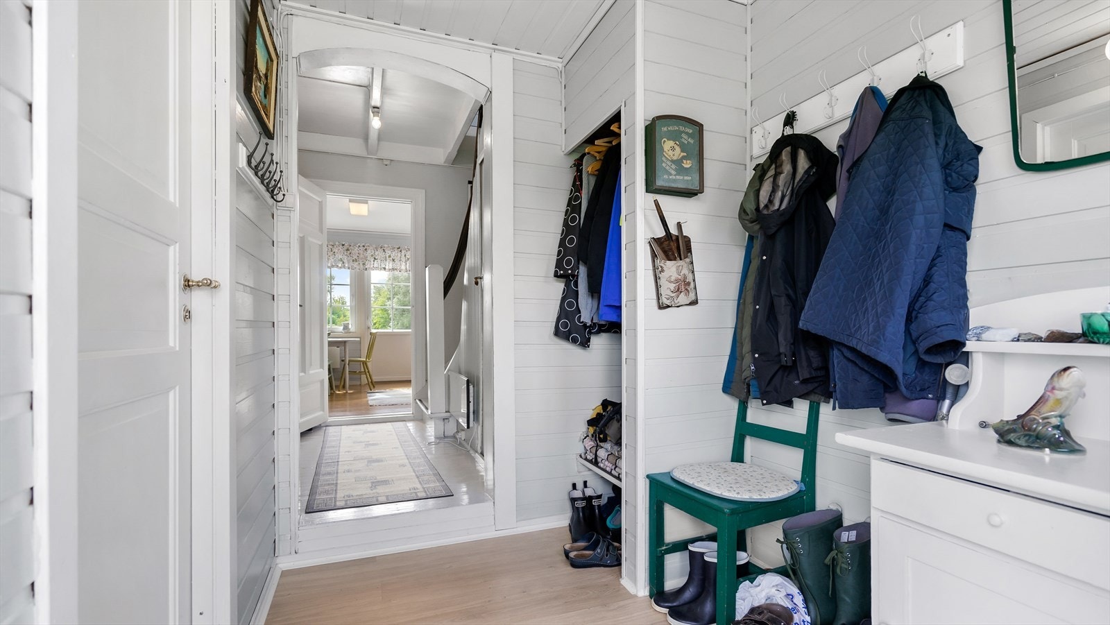 Gang med trapp til 2.etg. Galleribilde