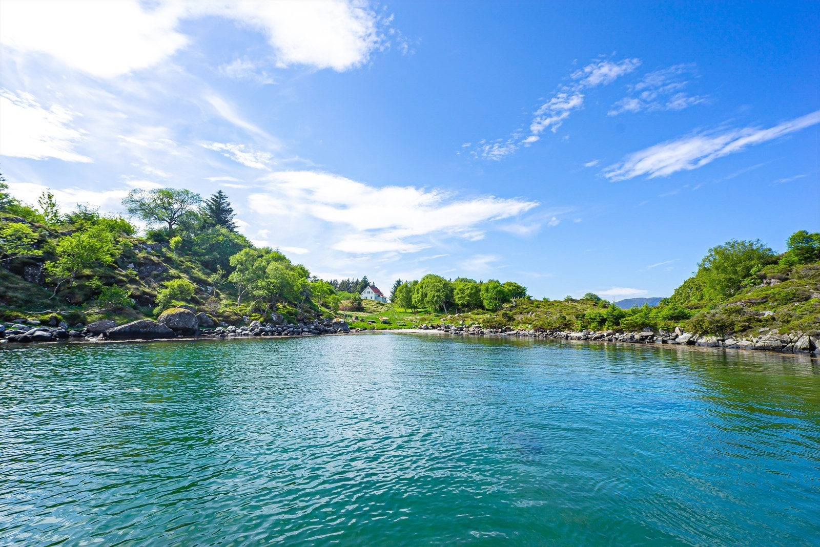 Eigedomen sett ifrå sjøen. Galleribilde