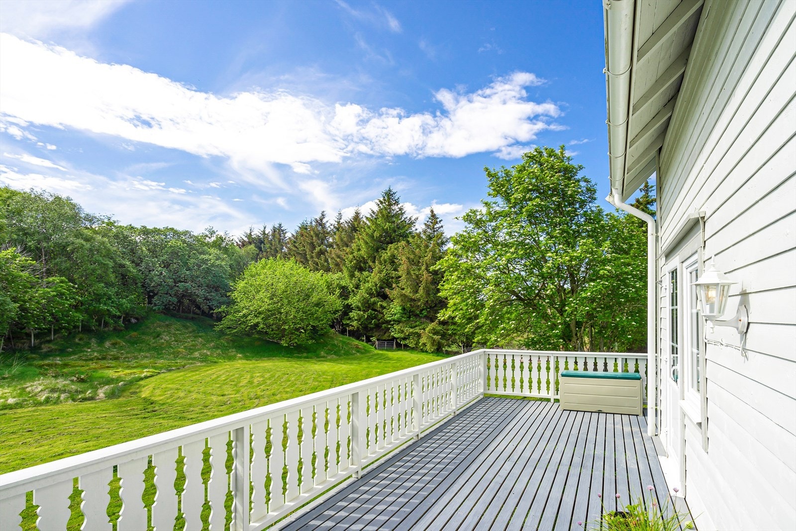 Skjerma for vær og vind på terrassen. Galleribilde