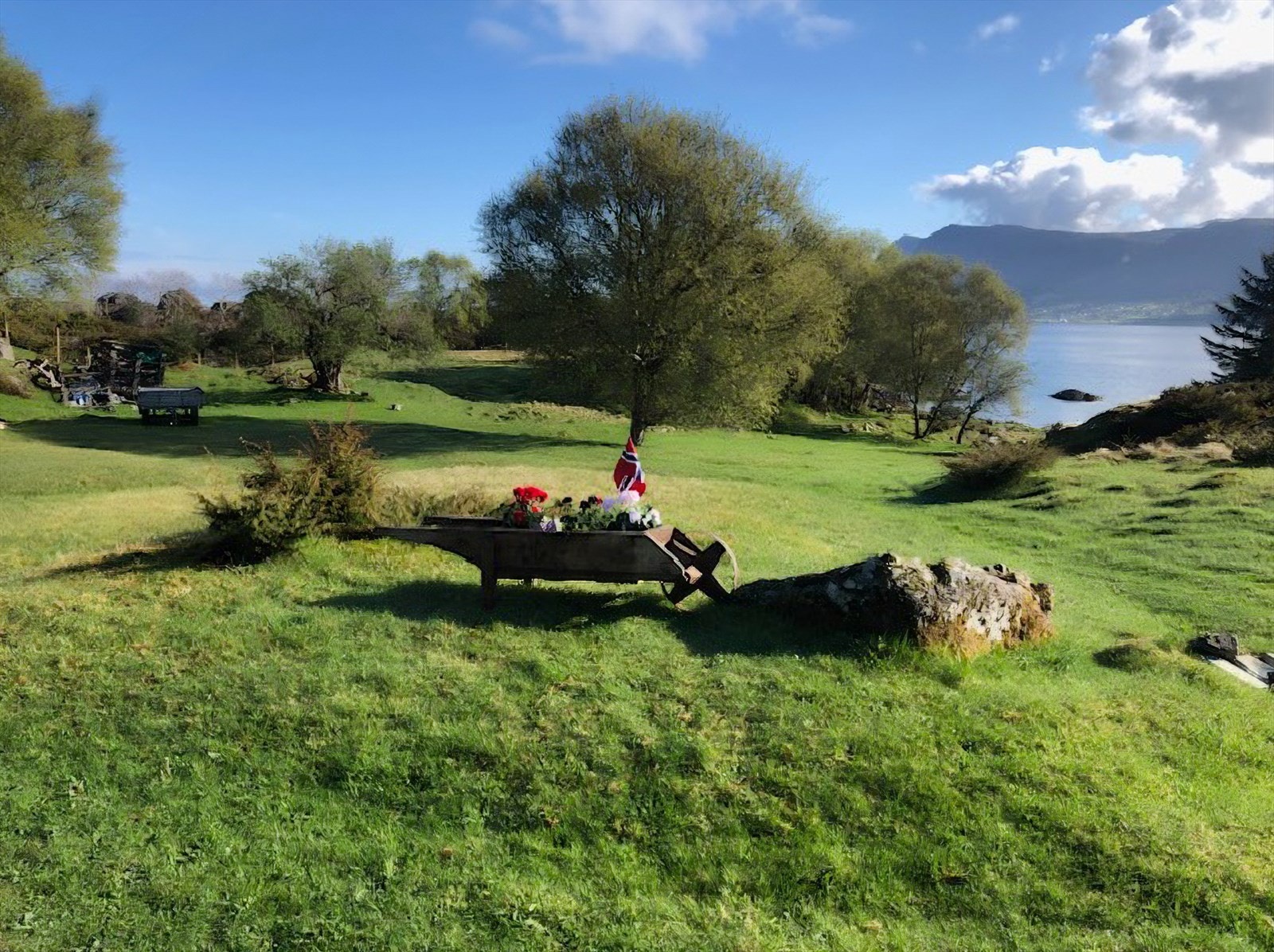 Del av det flotte tunet mot sjøen. Galleribilde