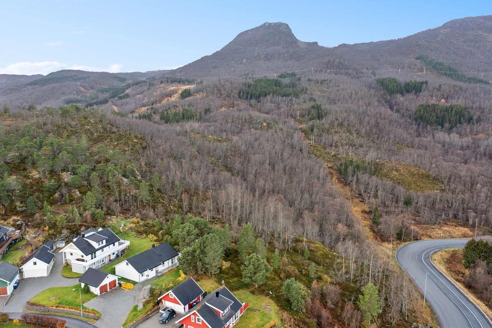 Fra eiendommen er det kort avstand til både skole og barnehage Galleribilde