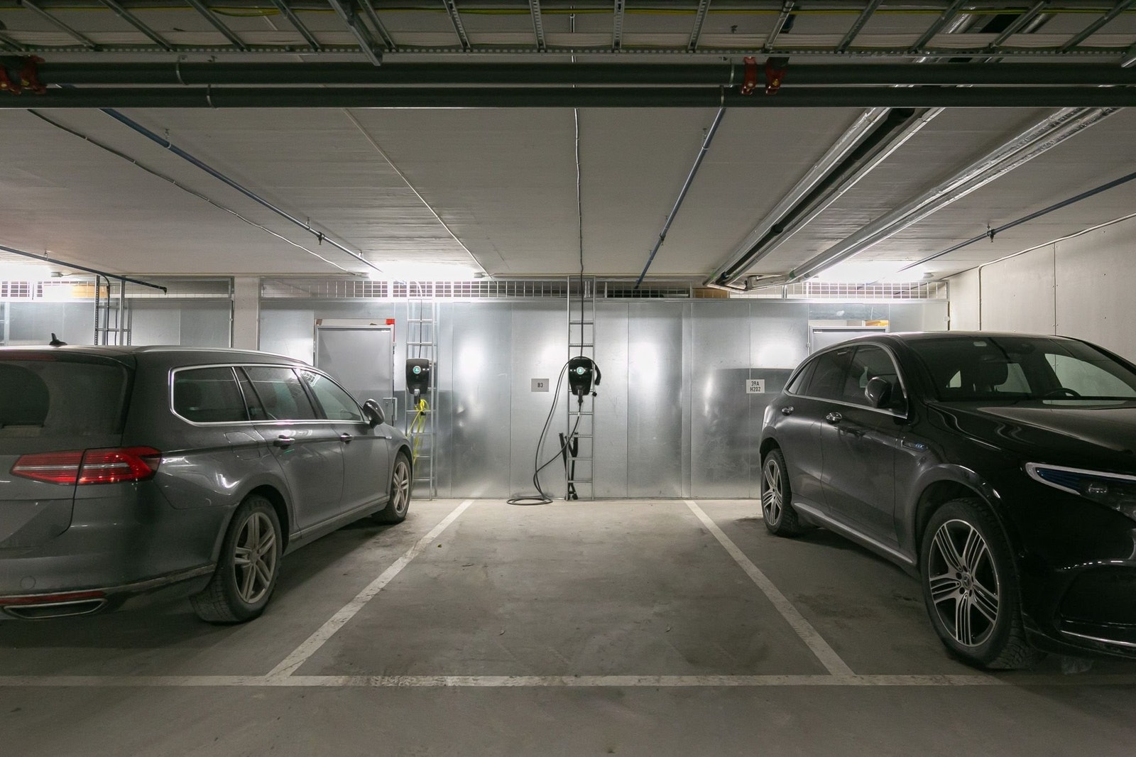 Garasjeplass med lader i oppvarmet garasje. Heis opp til boligen. Galleribilde