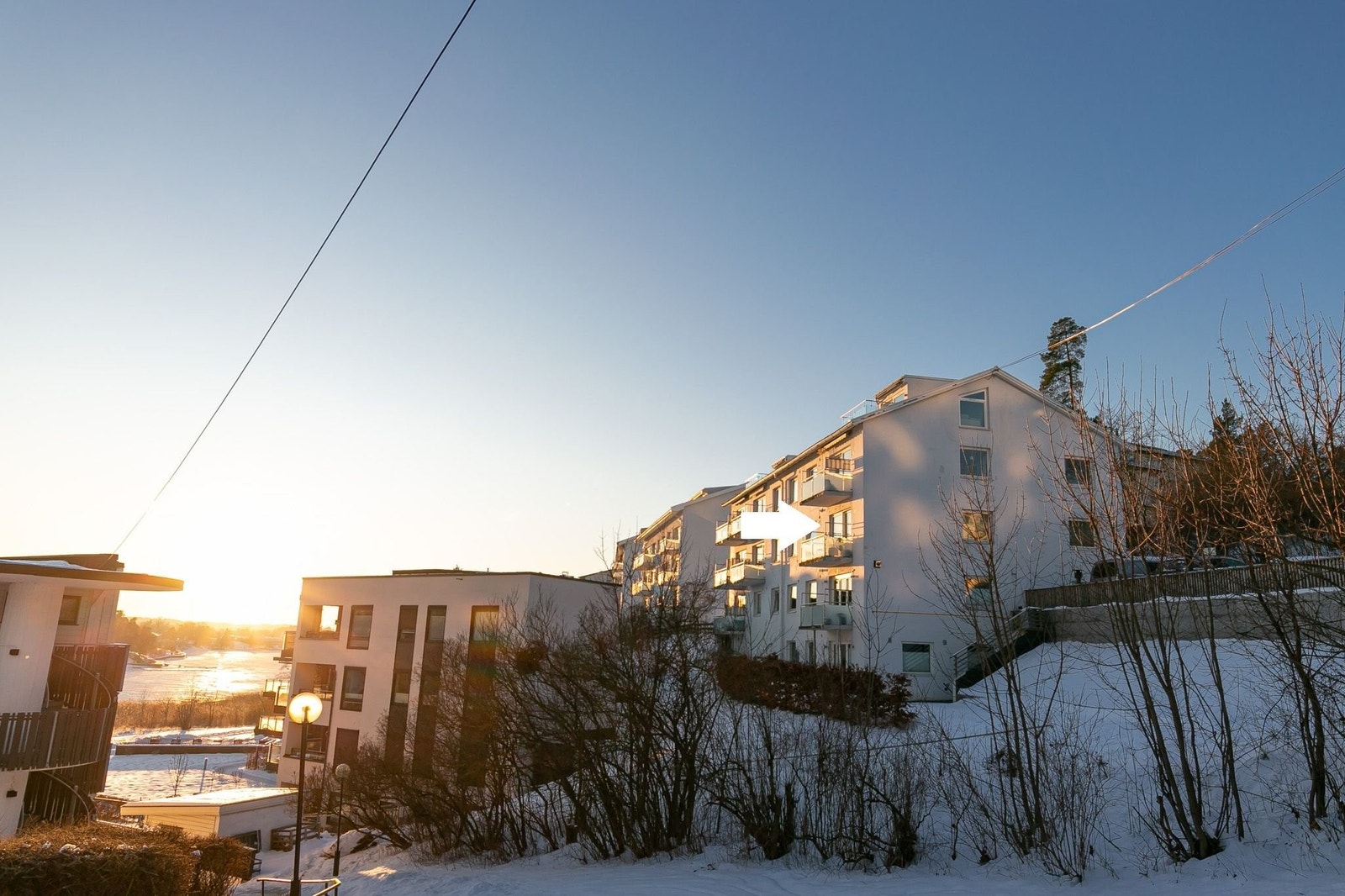 Svært høy førsteetasje med uhindret utsikt over Holtekilen. Galleribilde